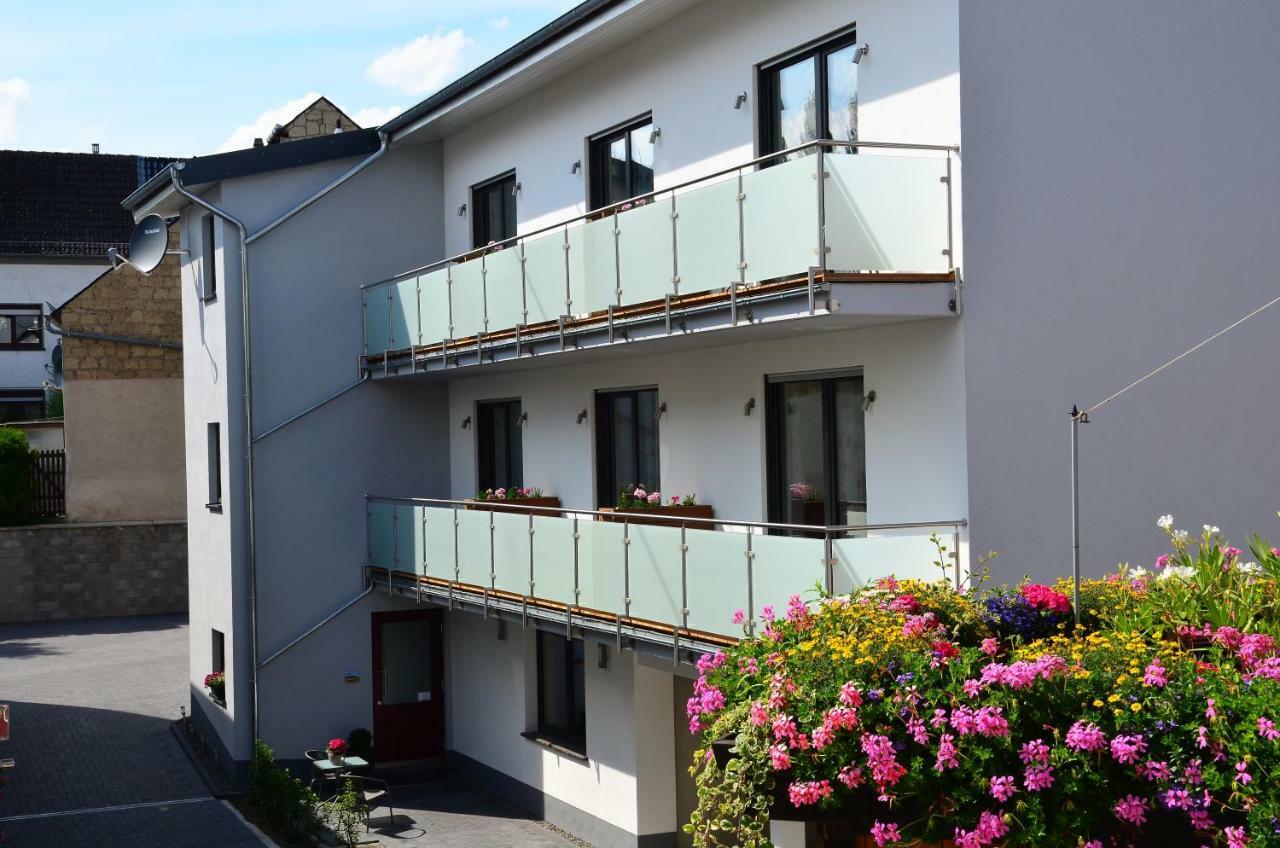 Gaestehaus Am Hochsimmer Ettringen  Exterior photo